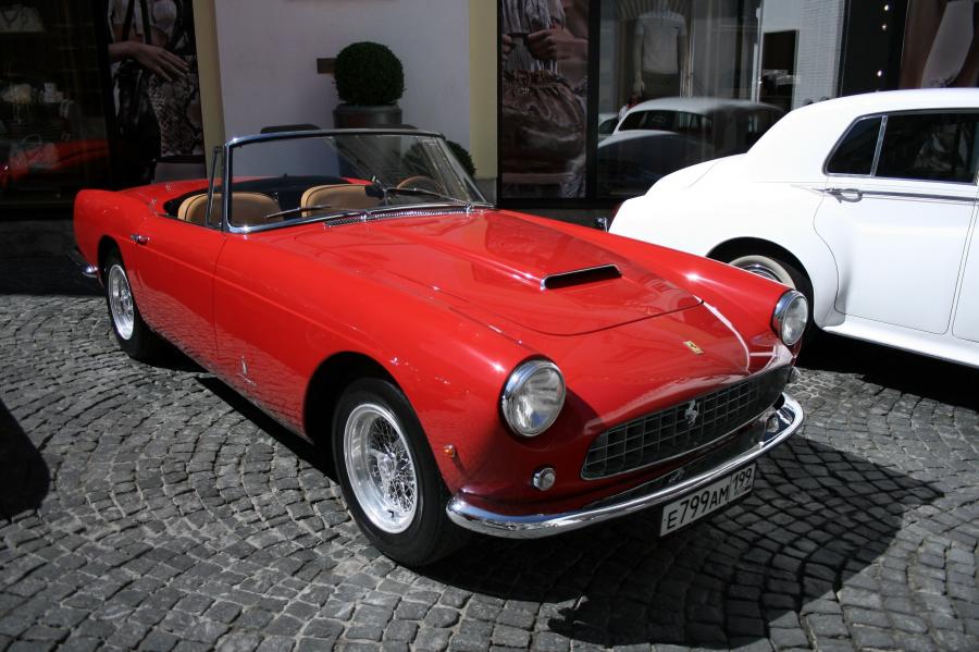  Ferrari 250 GT Cabriolet (Serie II) 1960 года  (фото 11 из 12)